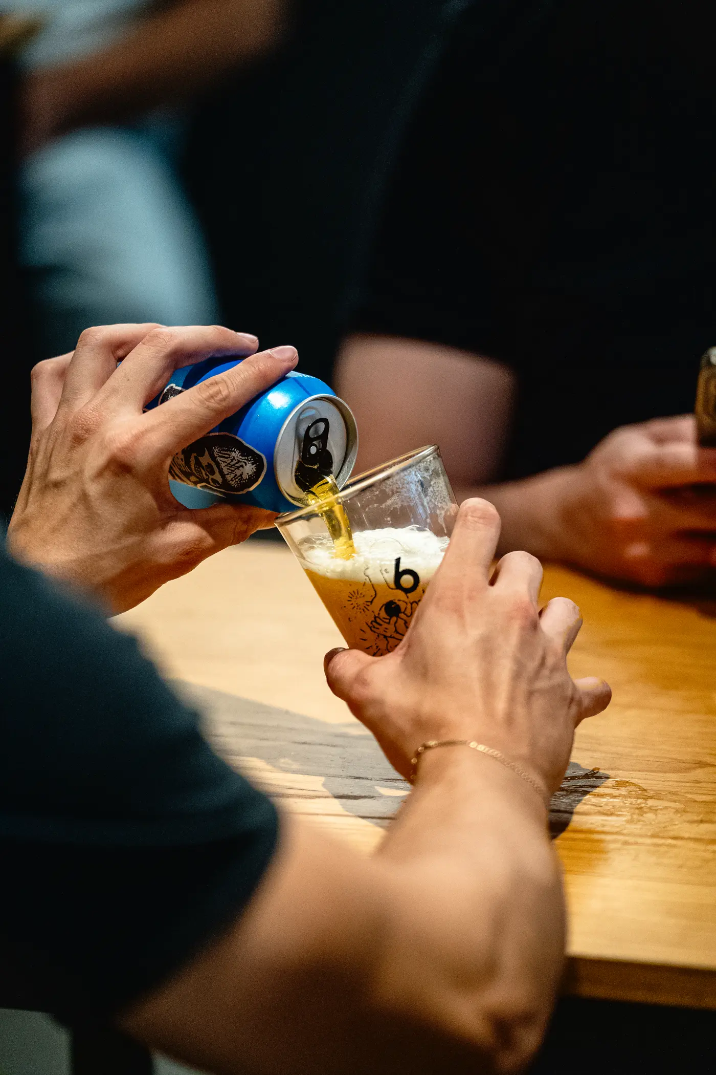 Cerveza artesanal sirviéndose en Craft Americana